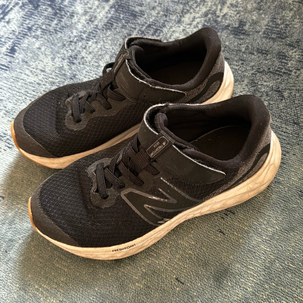 Boys New Balance Fresh Foam Arishi v4 Bungee Lace Sneaker size 13